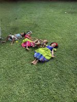 Kinder im Shore Tempel