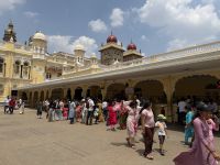 Schuh Aufbewahrung am Mysore Palace &ndash; &copy; Sabine Reckord (Eberhardt TRAVEL)