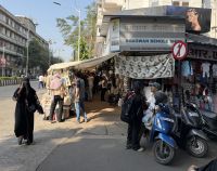 Shoppingstraße in Apollo Bander, Mumbai &ndash; &copy; Sabine Reckord (Eberhardt TRAVEL)