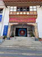 Besichtigung des Hauptpostamtes in Thimphu &ndash; &copy; Andrey Kulikov (Eberhardt TRAVEL)