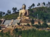 Fotostopp gegenüber der Buddha-Statue in Thimphu &ndash; &copy; Andrey Kulikov (Eberhardt TRAVEL)