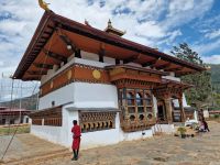 Besichtigung des Fruchtbarkeitsklosters (Chimi Lhakhang) in Sopsokha bei Panukha &ndash; &copy; Andrey Kulikov (Eberhardt TRAVEL)