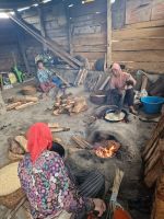 Puffreisvorbereitung in Sopsokha &ndash; &copy; Andrey Kulikov (Eberhardt TRAVEL)