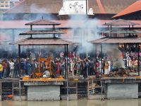 Besichtigung des Pashupatinath-Tempel-Komplexes, Bestattungszeremonie &ndash; &copy; Andrey Kulikov (Eberhardt TRAVEL)