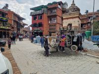 Stadtrundgang durch Bhaktapur, eine Baustelle &ndash; &copy; Andrey Kulikov (Eberhardt TRAVEL)