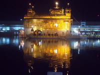 Diesmal der goldene Tempel bei Nacht. 