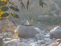 ein Shivatempel mitten im Fluß