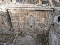 Herrlich verziert stehen noch Reste