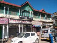eines der kolonialen Gebäude in Mussoorie ist die alte Bibliothek