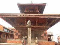 Pagodenartig sind die Tempel im Newari-Baustil