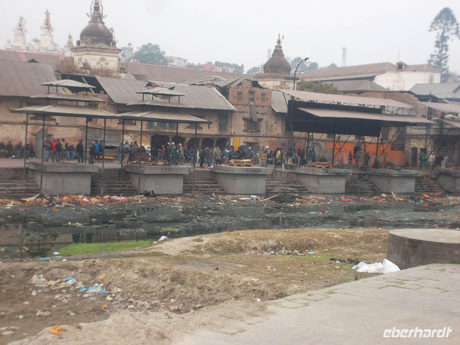 die Verbrennungsplätze am Bagmati-Fluß in Pashupatinath