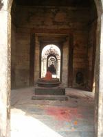 Blick durch mehrere Tempel in Pashupatinath