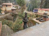 an den Quellteichen hat sich der große Shekh-Narayan-Tempel entwickelt