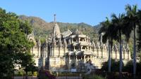 094 Ranakpur, großer Jaintempel von fern