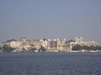 Stadtpalast Udaipur vom See her