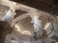 Säulen im Jain-Tempel von Ranakpur