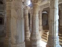 Säulen im Jain-Tempel von Ranakpur