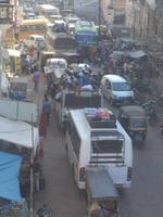 Blick vom Dach auf Fatehpurs Verkehrschaos