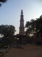 Qutb Minar ist eines der höchsten islamischen Bauwerke