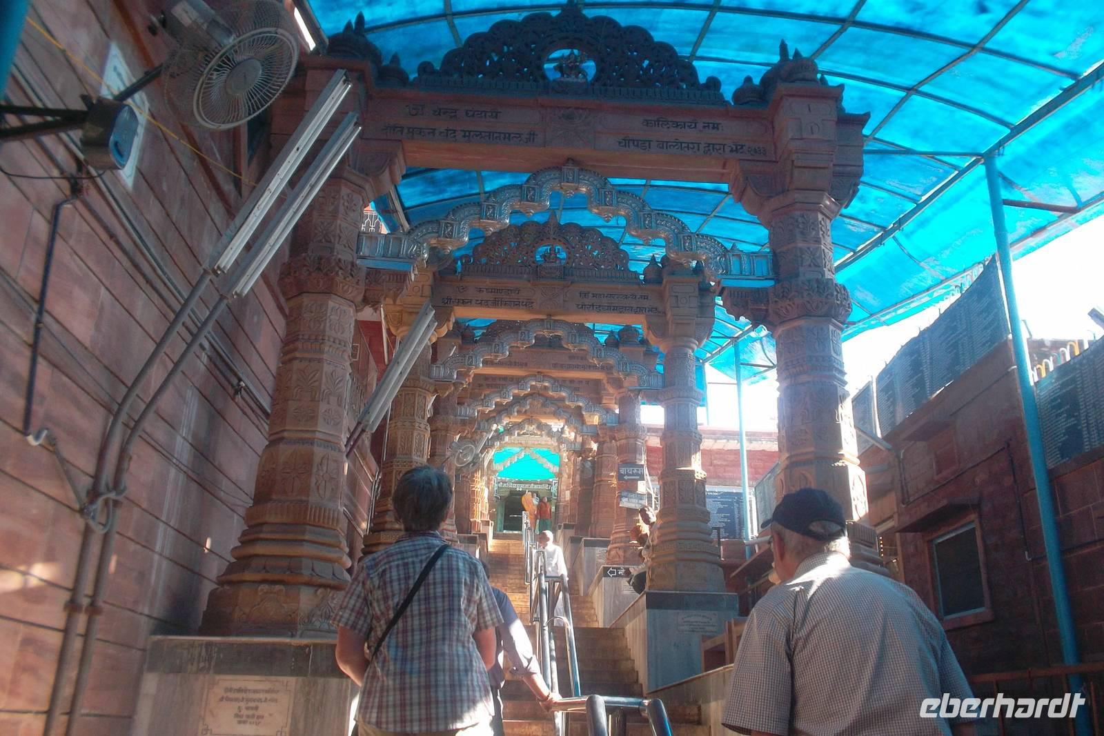 Aufgang zum Pilgertempel von Osyan