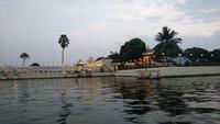 Abendlicher Blick zur Café-Insel Udaipur
