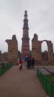 Das Minarett und Reste der Moschee