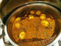 Ein Eiercurry