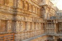 Frieswand, Treppenbrunnen Rani ki Vav