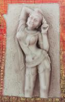 In Khajuraho empfangen uns die vollbusigen Figurinen bereits am Flughafen