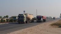 Indische LKW's unterwegs