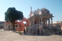 Kloster im Dorf Mandu