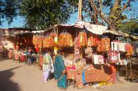 Ofergabenstände am Tempel in Ujjain