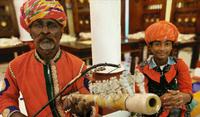 Opa mit Enkel, Grand Haweli Hotel
