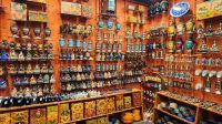 Paro - typisches Souvenirgeschäft