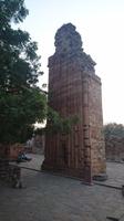 Reste der Moschee beim Minarett Qutb Minar in Delhi
