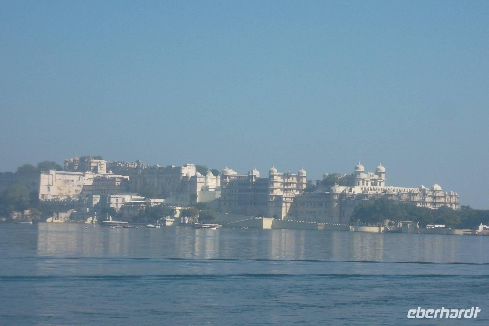 Stadtpalast Udaipur vom See aus
