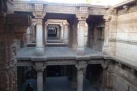 Treppenbrunnen von Adalaj