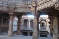 Treppenbrunnen von Adalaj