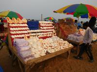 abendlicher Strandmarkt in Puri