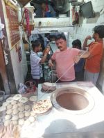 wir probieren das Fladenbrot - Chapati