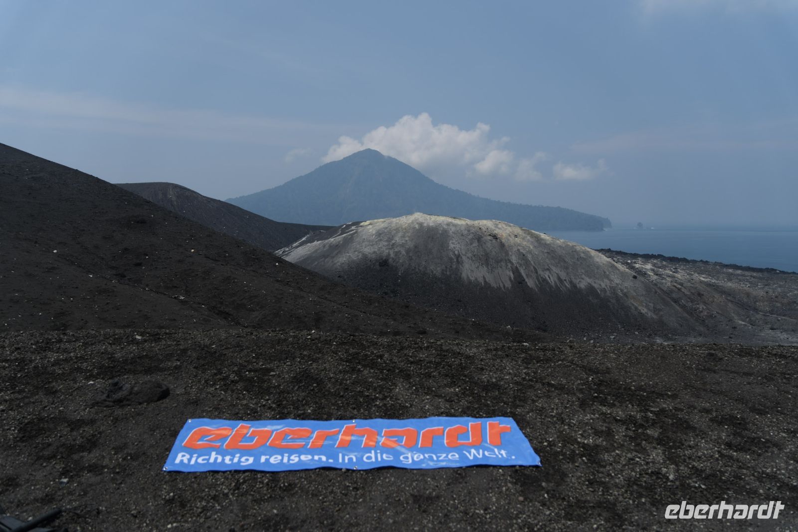 Schlund des Anak Krakatau und das Krakatau Vulkan-Archipel - Indonesien