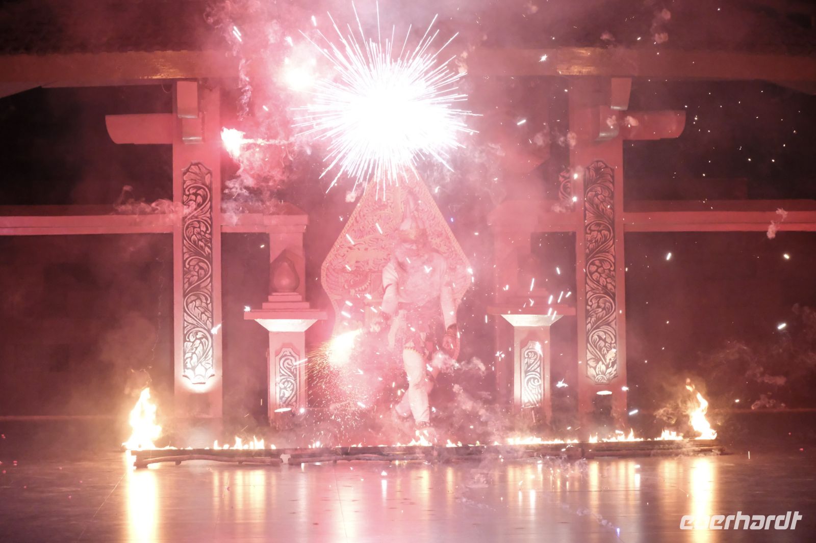 Spezialitäten Abendessen mit traditioneller Ramanyana Tanzaufführung in Yogyakarta - Indonesien