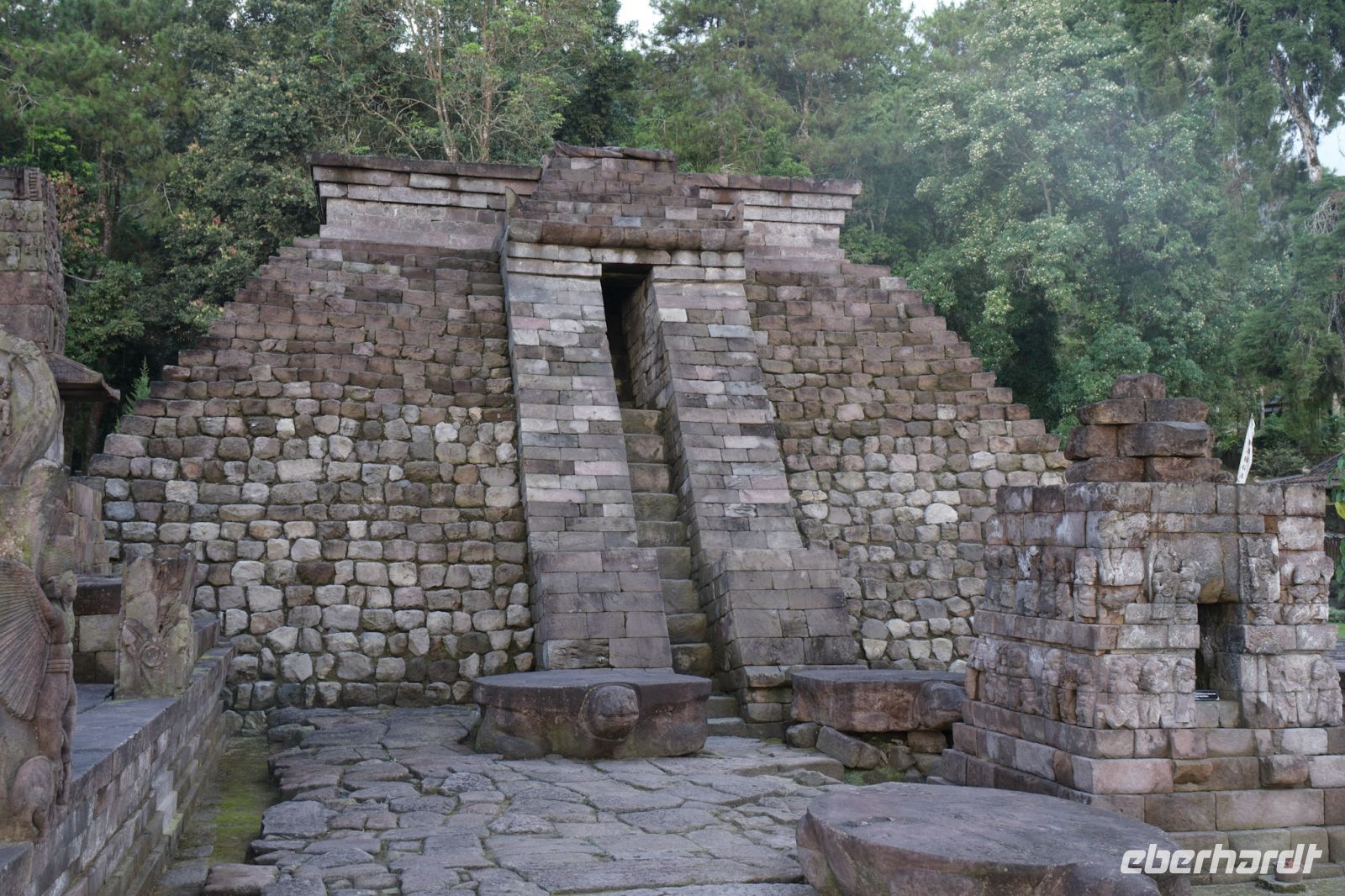 Sukuh Tempel  (Erotik Tempel) in Zentraljava - Indonesien