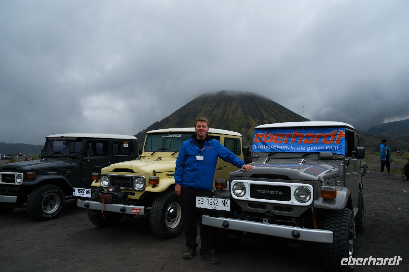 Sten Bernhardt vor dem Bromo im Bromo-Tengger-Semeru Nationalpark- Indonesien
