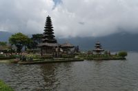 Ulun Danu Wassertempel am Bratan Lake auf Bali - Indonesien