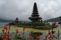 Ulun Danu Wassertempel am Bratan Lake auf Bali - Indonesien