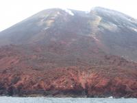 Flanke des Krakatau mit Schwefeldämpfen