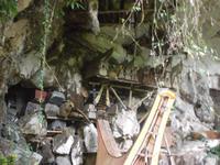 Londa - die Särge stehen in der Begräbniswand