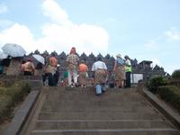 Aufstieg zum buddhistischen Tempelberg