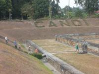 ... liegt heute noch mehrere Meter unter Strassenniveau ....